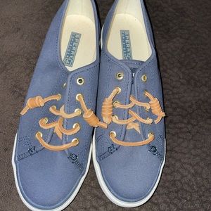 Navy Sperry’s never worn size 7